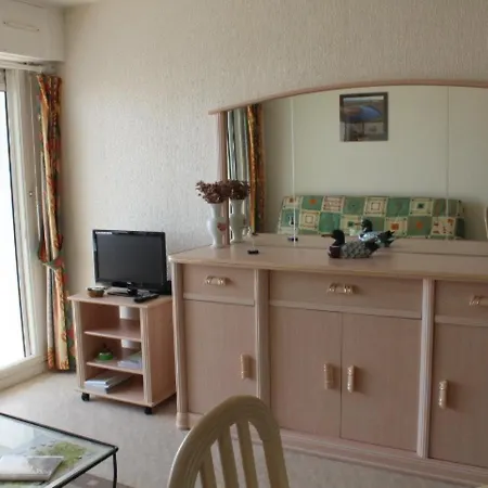 Apartment : Cosy A Deux Pas De La Mer, Animaux Admis, Parking Privatif - Fr-1-482-27 *